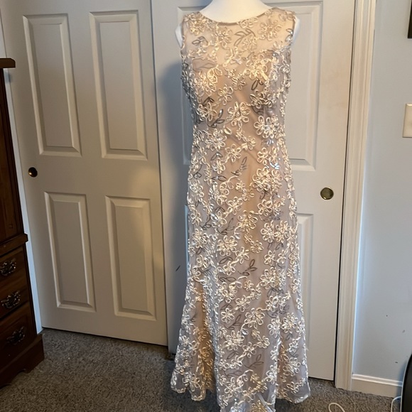 SLNY Dresses & Skirts - SLNY (SL Fashions NY) Size 8, cream colored dress